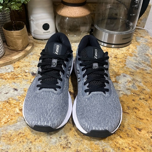 ASICS GT 1000 size 6.5 - Picture 2 of 8